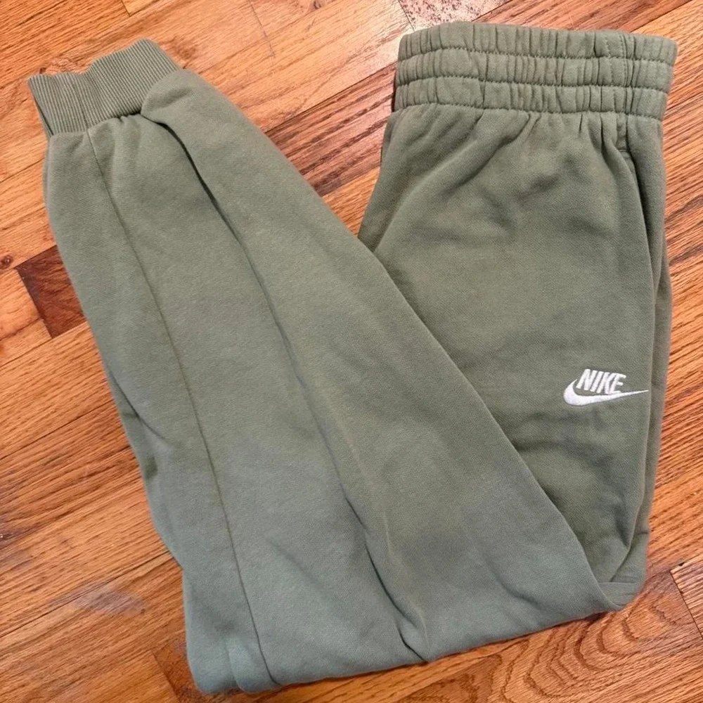 Nike Boys Youth XL Sweatpants Green Khaki Joggers Fleece Athleisure Pants